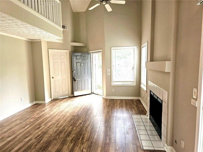 Foto del edificio - 2651 Laurel Ln NW