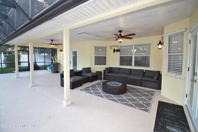 Foto del edificio - 1100 Tropical Cove Dr