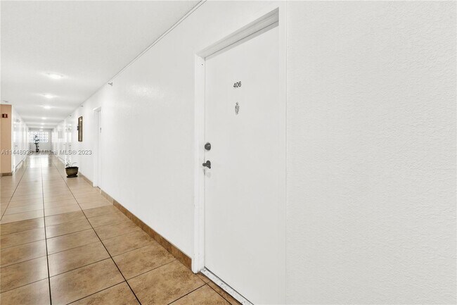 Building Photo - 616 NW 26th Ave