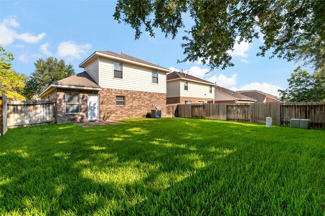 Foto del edificio - 5422 Summer Spring Ln