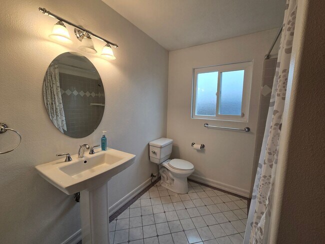 Foto del edificio - Well Maintained 3bd/2ba House