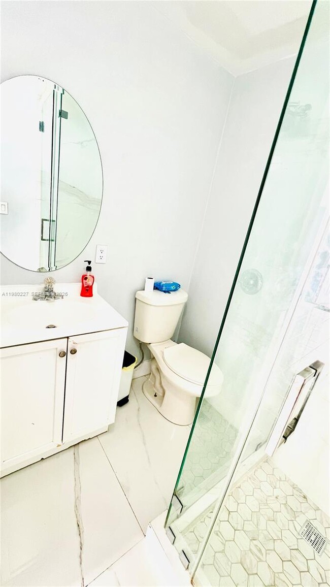 Foto del edificio - 18901 NW 77th Ct