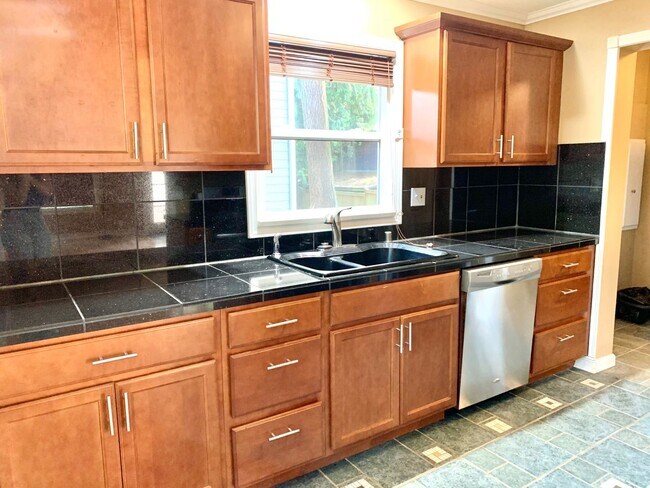 Foto del edificio - Darling North Seattle Home for Lease