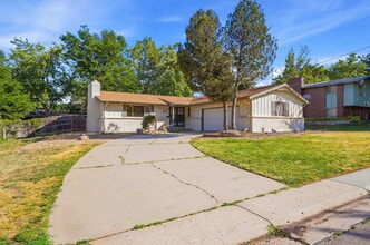 Building Photo - 3260 E Maplewood Ave