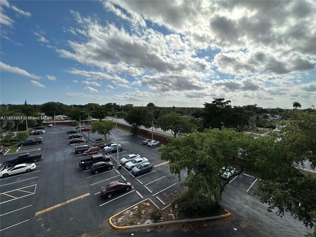 Foto del edificio - 1300 NE Miami Gardens Dr