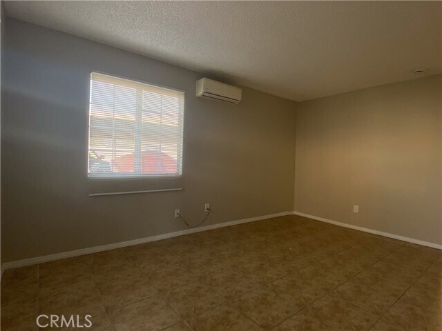 Foto del edificio - 1023 W 8th St