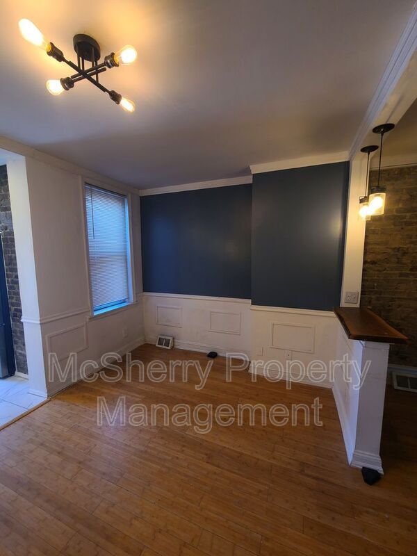 Foto del edificio - 2723 E Madison St