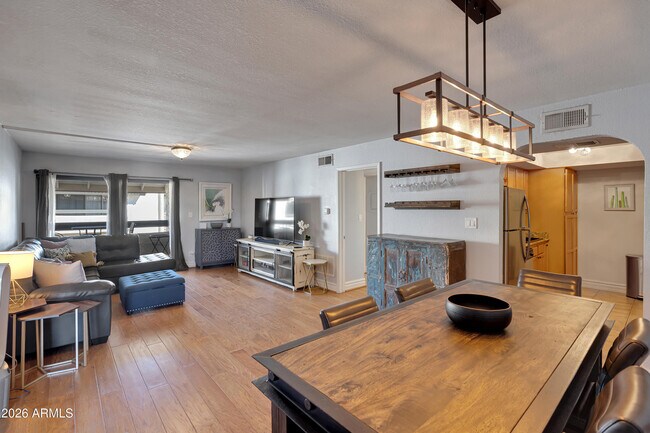 Foto del edificio - 3825 E Camelback Rd