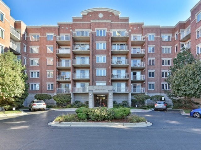Building Photo - 6560 W Diversey Ave