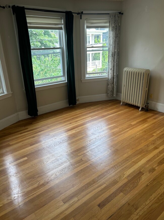 Building Photo - 48 Standish St