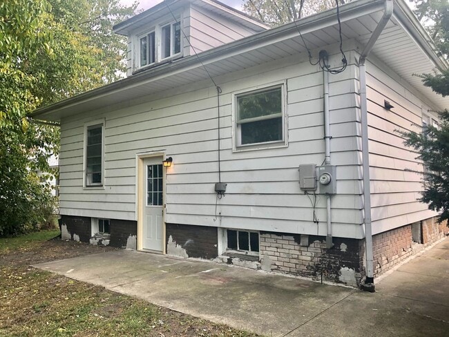 Building Photo - Charming Completely Remodeled Home!