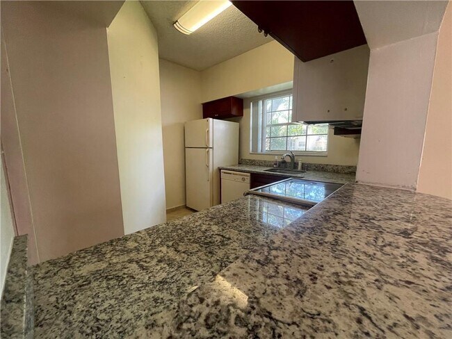 Building Photo - 640 Cypress Club Way