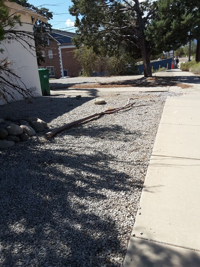 Foto del edificio - ONLY $1,600 PER MONTH FOR THIS SUPER CUTE, SINGLE FAMILY HOME WITH FINISHED BASEMENT - VERY CLOSE...