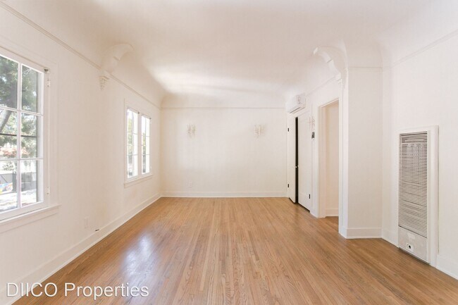 Foto del edificio - 1 br, 1 bath Apartment - 201 S Arnaz Drive...