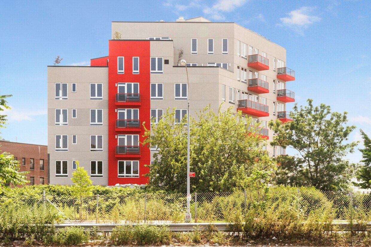 Foto principal - 975 Liberty Ave