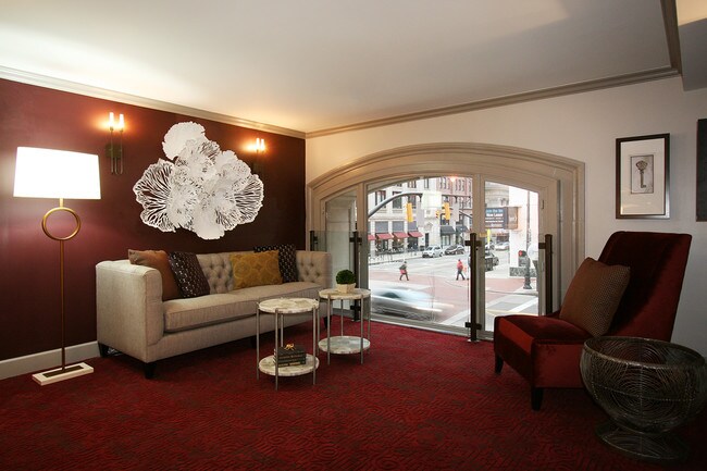 ¡La vida en la esquina del Todo! - The Citizens Condominiums