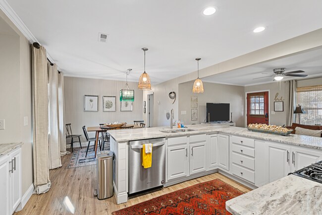 Foto del edificio - 8766 Bucknell Dr