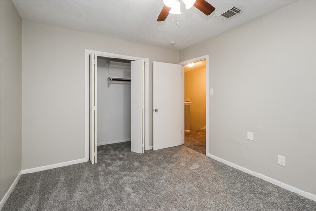 Foto del edificio - 647 Mosswood Dr