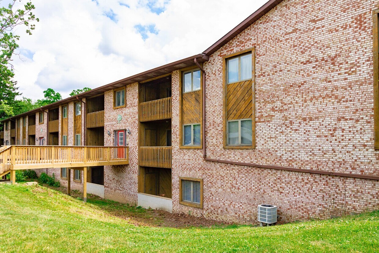 Building Photo - The District on Linden