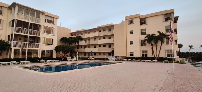Foto del edificio - 1820 New Palm Way