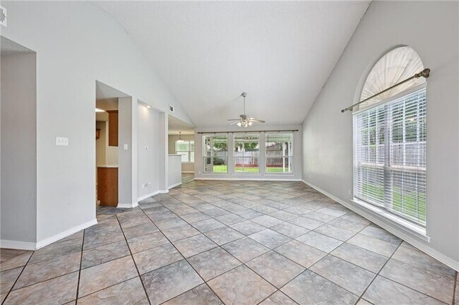 Foto del edificio - 1032 Sterling Oaks Blvd