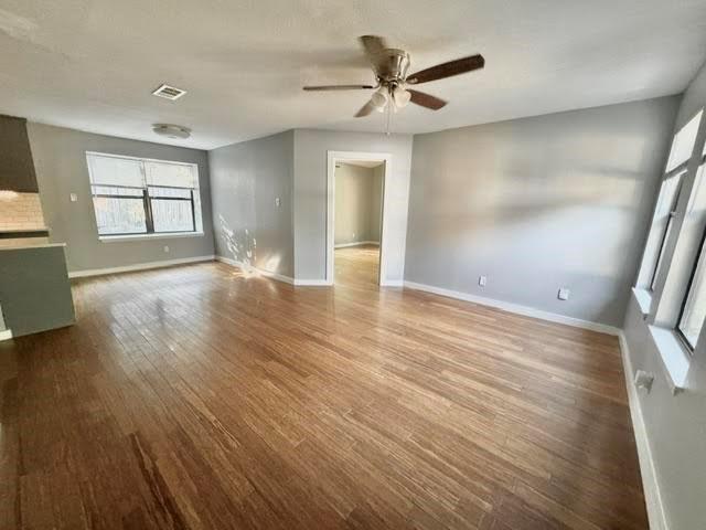 Foto del edificio - 504 Clover Ct