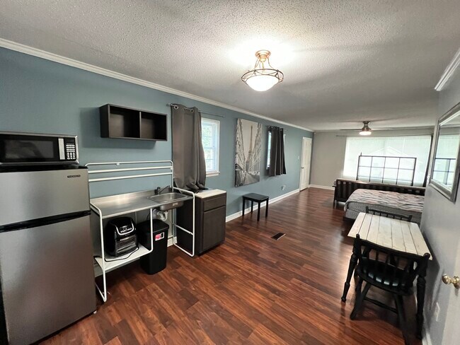 Foto del edificio - 1240 Shady Oak Trl