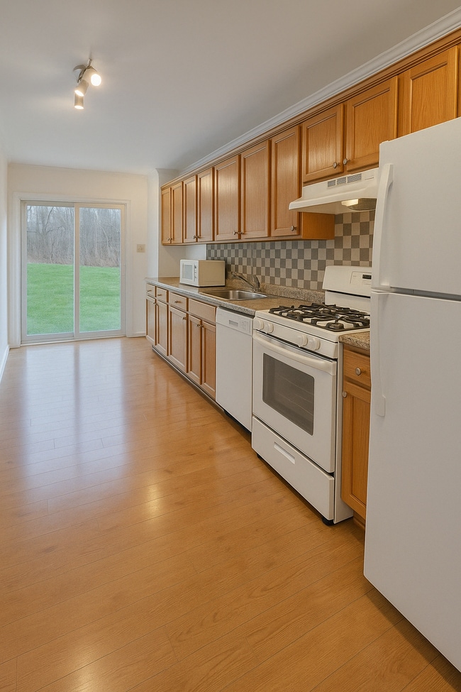 Building Photo - 1585 Pinewind Dr