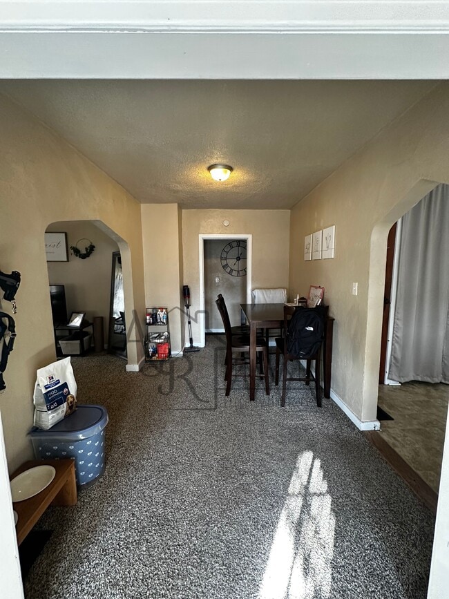 Building Photo - 602 N Walnut St