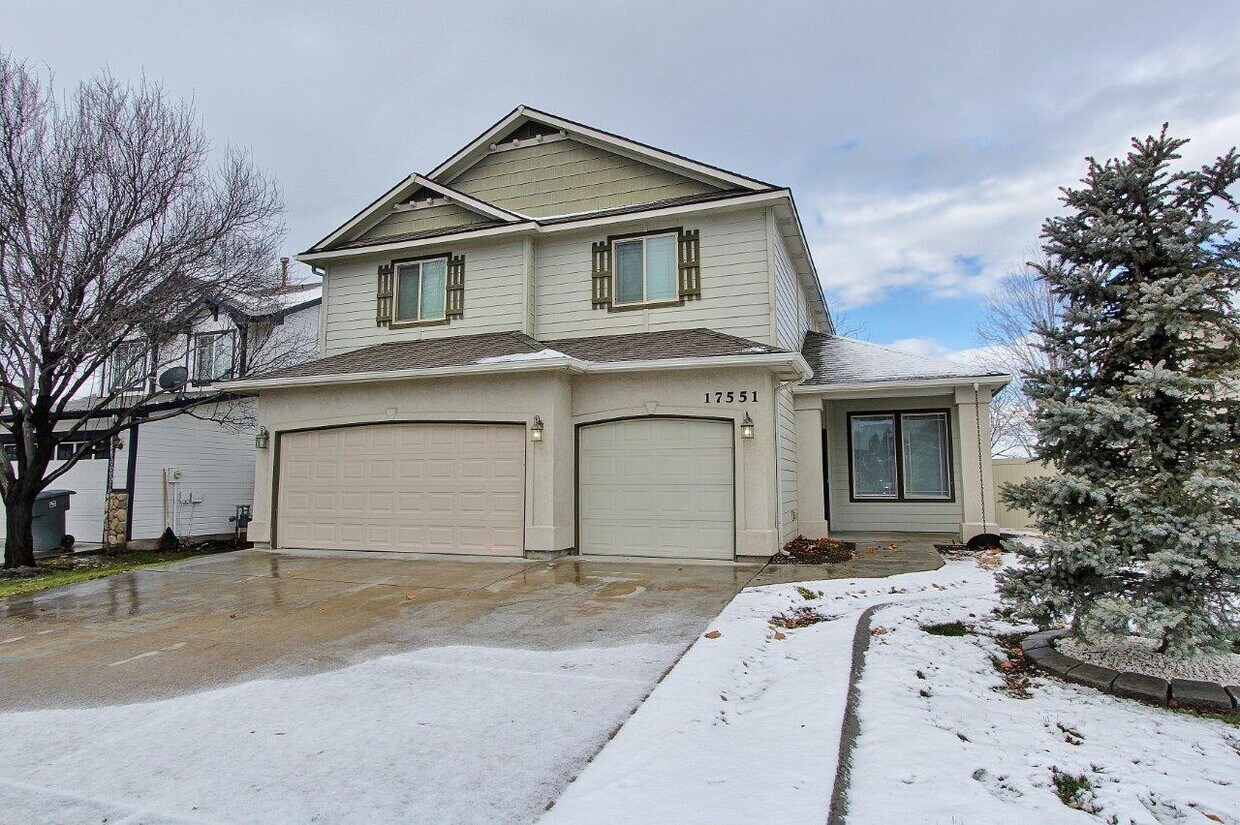 Foto principal - 17551 Silk Ave