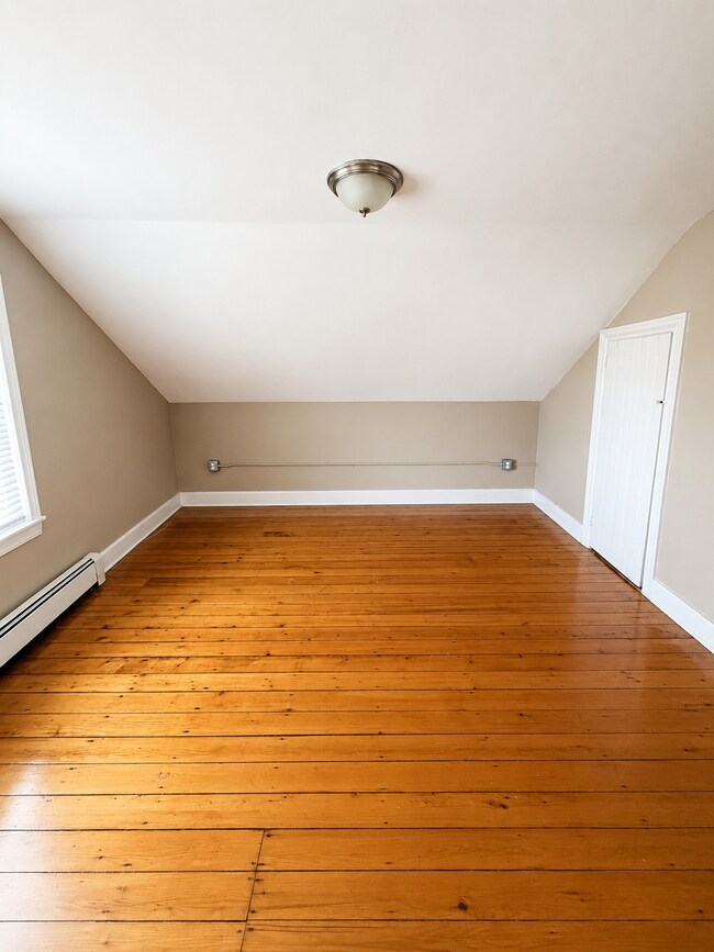 Building Photo - 406 Admiral St