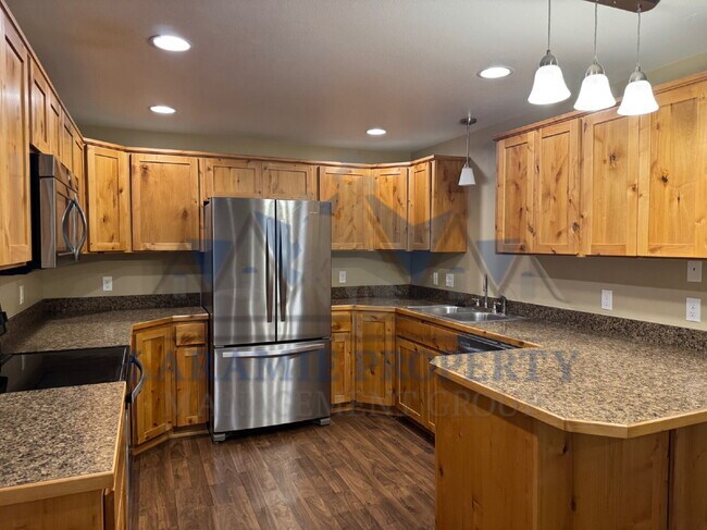 Foto del edificio - Private entrance- Basement 1 Bedroom Apart...