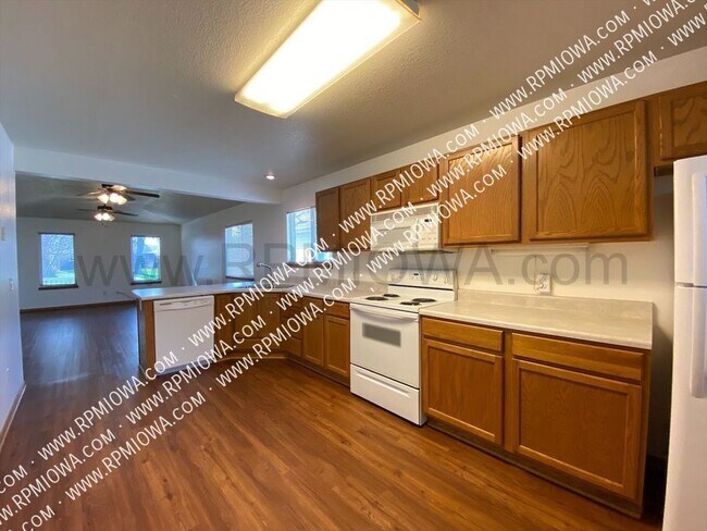 Foto del edificio - 3326 Emerald Dr