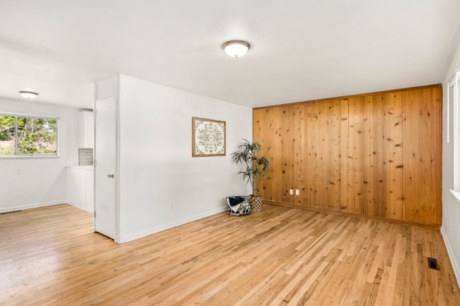 Building Photo - 1044 Briarwood Rd