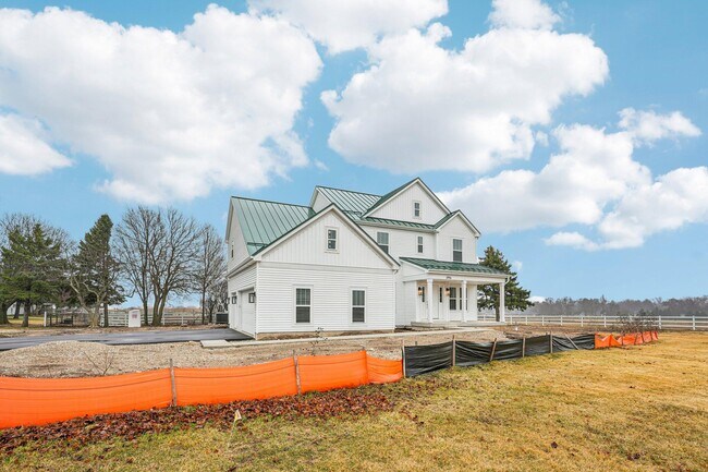 Foto del edificio - 3916 County Rd F North