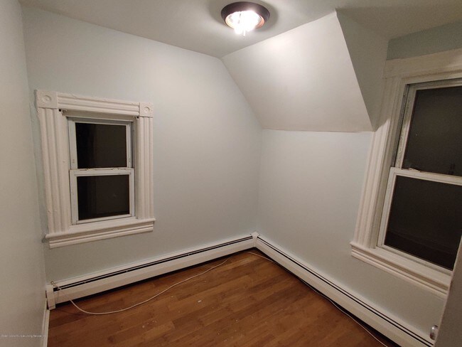 Building Photo - 31 Maple Pkwy