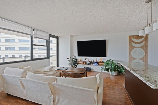 Foto del edificio - 280 Marin Blvd
