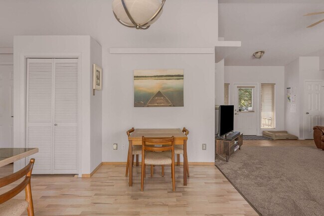 Foto del edificio - 4896 Holly Heights Ave