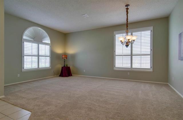 Building Photo - 3701 Kimble Dr