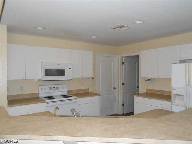 Foto del edificio - 1221 Belair St E