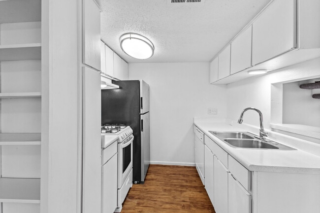 Foto del edificio - Miller Square & Spanish Trails