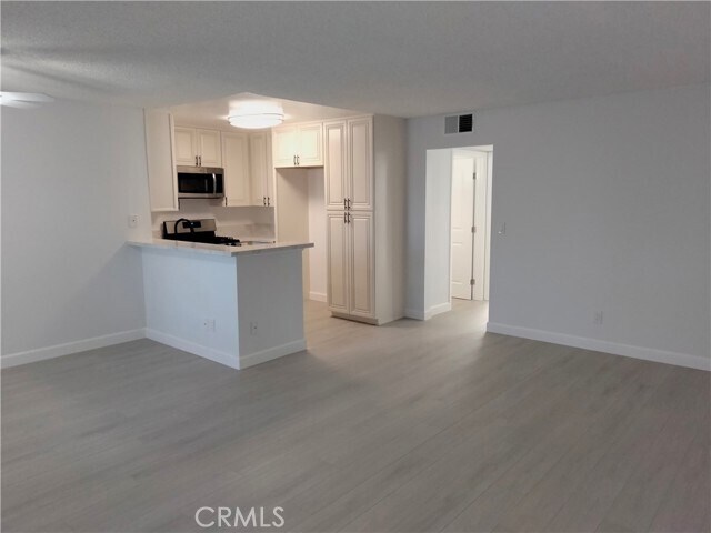 Foto del edificio - 13100 Bromont Ave