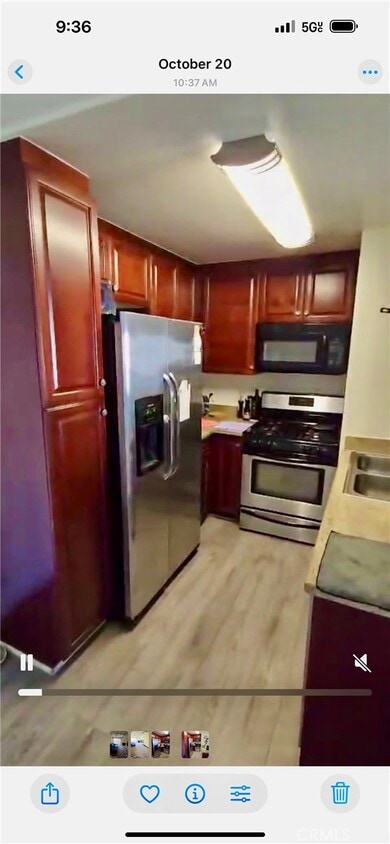 Building Photo - 21550 Burbank Blvd