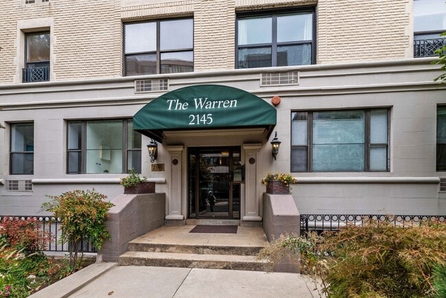 Foto del edificio - Kalorama Two Bedroom Duplex on Quiet Street! Private Patio/Decorative Fireplace & More!