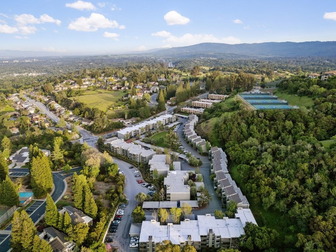 Primary Photo - 2 Bd/1 Ba Farm Hill Condo - Top-floor Unit...