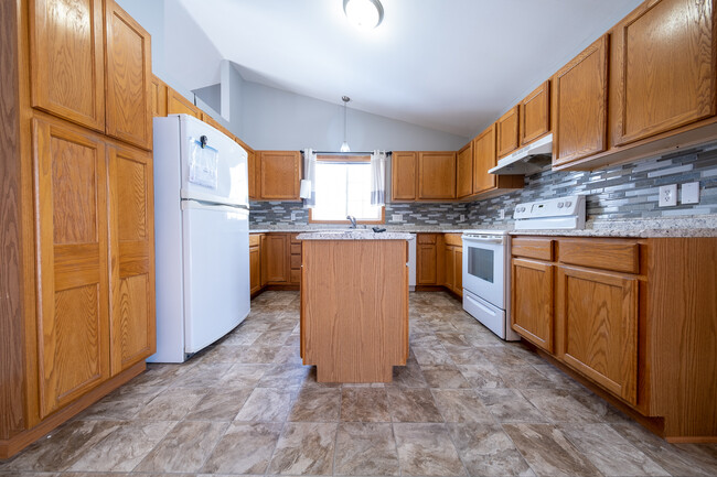 Building Photo - 413 9th St