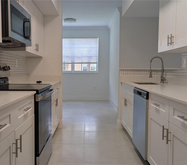 Building Photo - 140 SW 117th Ave