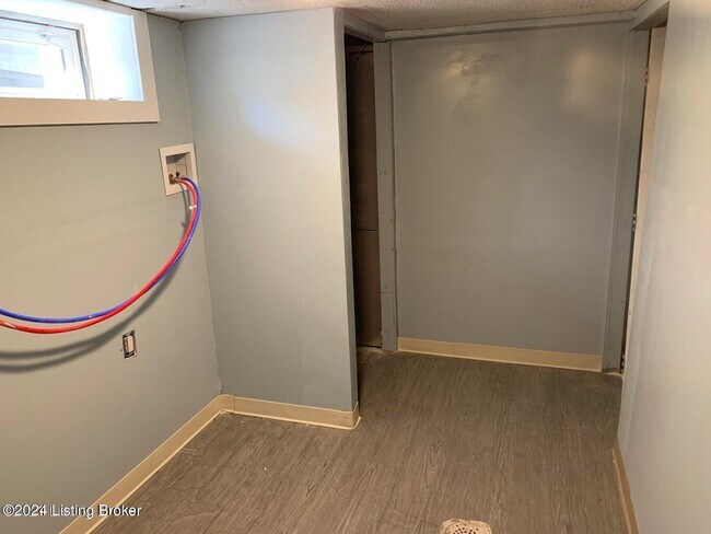 Foto del edificio - 7900 Woodfern Way