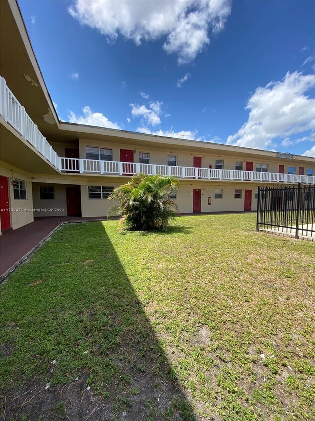 Foto principal - 2 bedroom in Miami Gardens FL 33169