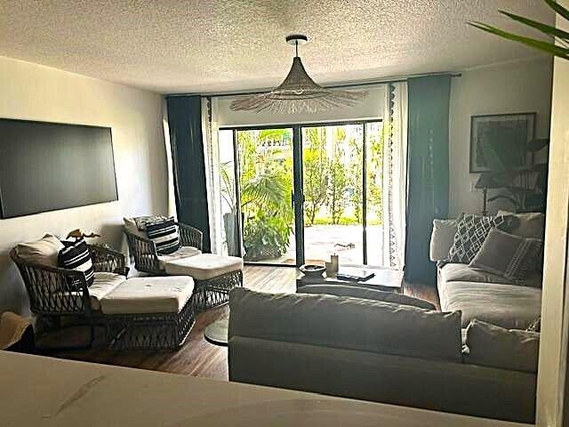 Foto del edificio - 382 Golfview Rd